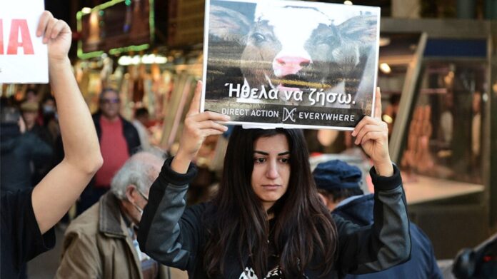 Αθήνα: Διαμαρτυρία στη Βαρβάκειο αγορά από vegan (VIDEO)