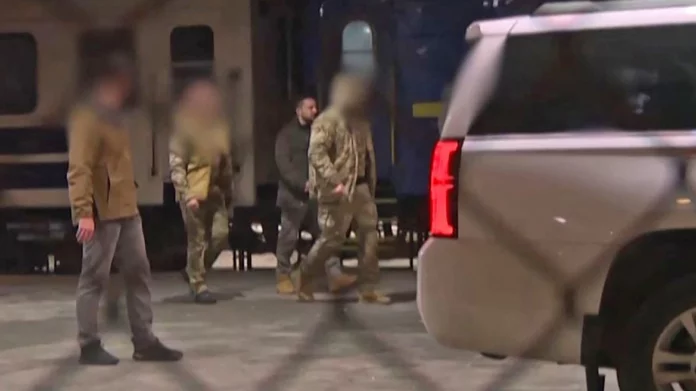 Ζελένσκι: Μαχητικά και κατασκοπευτικά αεροσκάφη – Η απόρρητη επιχείρηση για να φτάσει στις ΗΠΑ-(VIDEO)