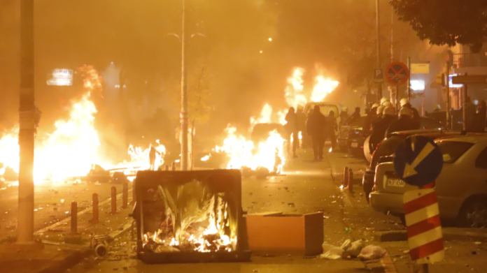 Πυροβολισμός 16χρονου: Νέος γύρος επεισοδίων στη Θεσσαλονίκη – (VIDEO)