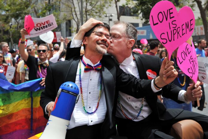 ΣΥΡΙΖΑ: Ζητά να κατοχυρωθεί ο γάμος μεταξύ ομοφυλόφιλων ζευγαριών-(VIDEO)