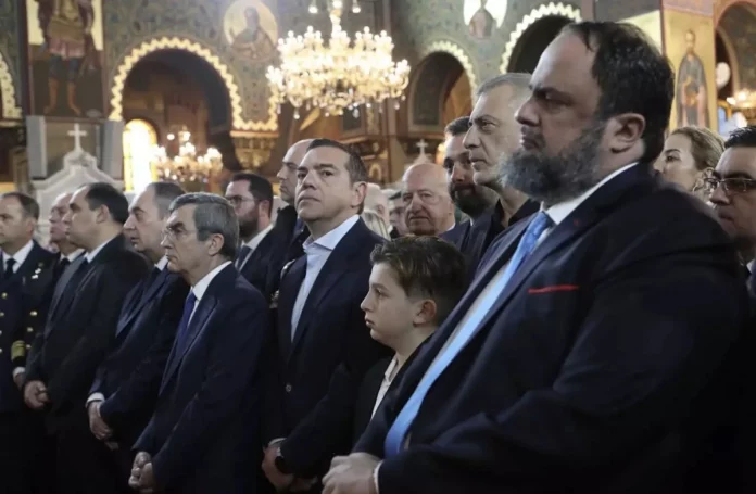Γιατί η κάθοδος του Τσίπρα στον Πειραιά προκαλεί «πολιτική τρικυμία»