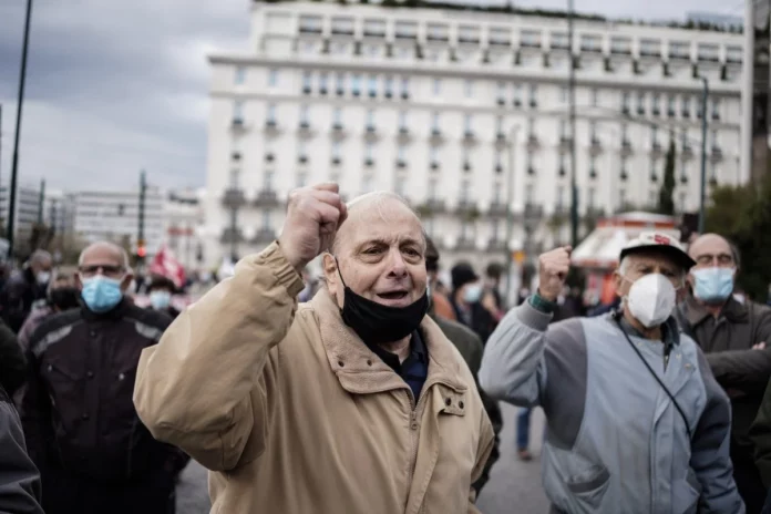 Ποιοι συνταξιούχοι μένουν με την… στυφή γεύση των «αυξήσεων» σε κέρματα