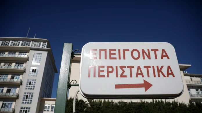 «Κοκτέιλ» γρίπης και αναπνευστικών ιώσεων θα οδηγήσει σε πολύ μεγάλες ουρές στα Επείγοντα, λέει ο Τζανάκης