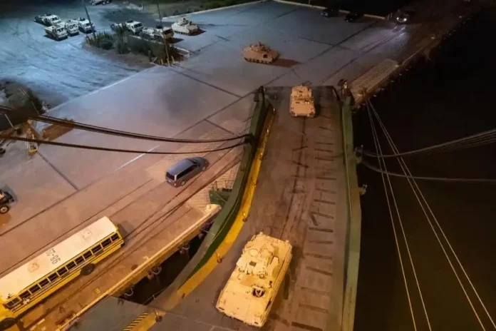 Ουκρανία: Οι ΗΠΑ στέλνουν πάνω από 60 άρματα μάχης Bradley – Δημοσίευσαν φωτογραφίες να τα φορτώνουν σε πλοίο