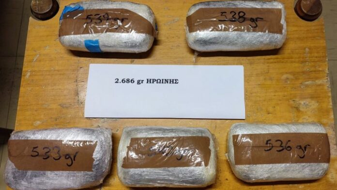 Ρόδος: Οι πόρτες του αυτοκινήτου έκρυβαν 2,6 κιλά ηρωίνης