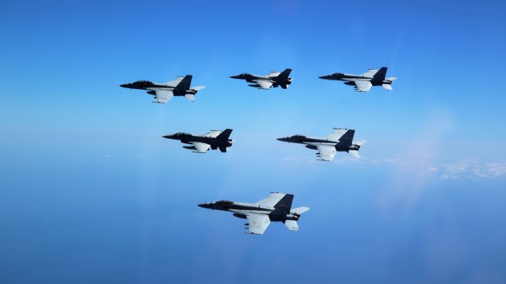 aeroplanoforo-truman-01