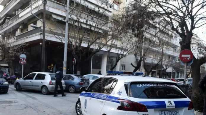 Θεσσαλονίκη: «Μπούκαρε» με μαχαίρι σε ενεχυροδανειστηριό μέρα-μεσημέρι και άρπαξε €2.000