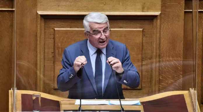 Έκθετη η ΝΔ στην Επιτροπή Θεσμών – Ο Μπούρας ζητούσε την κλήση του Ντίλιαν το 2022, αλλά τώρα λέει δεν επιτρέπεται