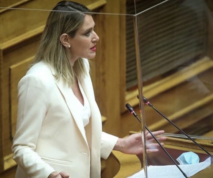 Διαψεύδει με στοιχεία τον Πολάκη η Άννα Ευθυμίου – Δεν ήταν βουλευτής όταν συνεργαζόταν με τον ΕΦΚΑ
