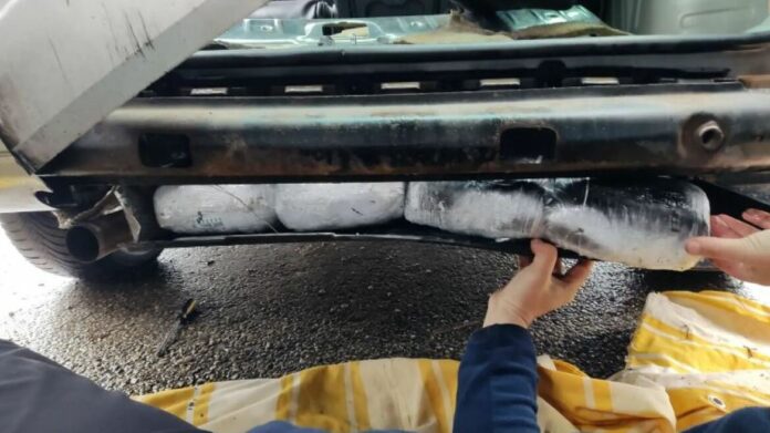 Ιωάννινα: Έκρυψαν 30 κιλά κάνναβης σε ειδικές κρύπτες αυτοκινήτου – Δείτε βίντεο