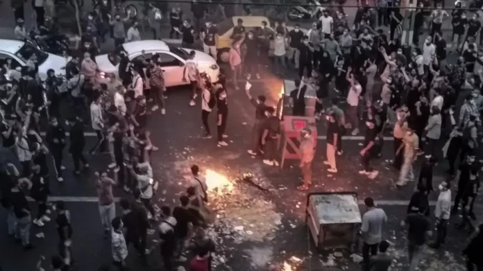 Ιράν: Άλλοι τρεις άνθρωποι καταδικάστηκαν σε θάνατο για συμμετοχή σε διαδηλώσεις