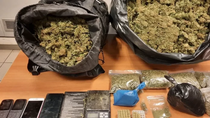 Ηράκλειο: Κάλεσαν οδική βοήθεια για να μεταφέρει Ι.Χ. με 13 κιλά κάνναβης