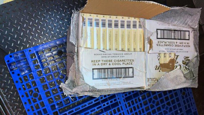 Πειραιάς: Εσώρουχα και συσκευασίες περιτυλίγματος «έκρυβαν» 24 εκατ. λαθραία τσιγάρα