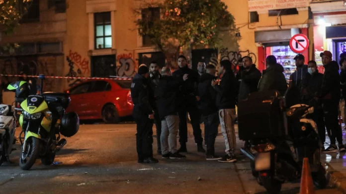 Άγρια συμπλοκή με Αφγανούς στην Ομόνοια – Ένας νεκρός, δύο τραυματίες