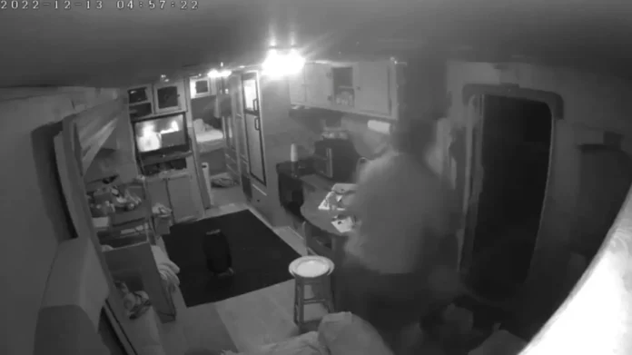 Αστυνομικοί στην Αμερική πυροβόλησαν άοπλο άνδρα που δεν ακολουθούσε τις εντολές τους (VIDEO)