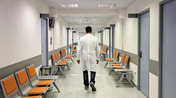 Κλοπές με θύματα γιατρούς και συνοδό στο νοσοκομείο Βόλου