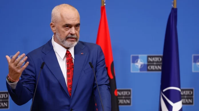 Βρετανία: Οργή στα Τίρανα για δηλώσεις Βρετανού υπουργού για τους Αλβανούς μετανάστες