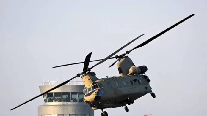 Γερμανία: Εμπλοκή στην παραγγελία 60 ελικοπτέρων Σινούκ – Διπλασιάστηκε το κόστος