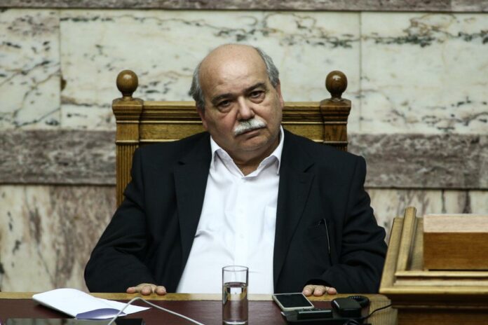Στο 251 ΓΝΑ νοσηλεύεται ο Νίκος Βούτσης – Υπέστη κολπική μαρμαρυγή