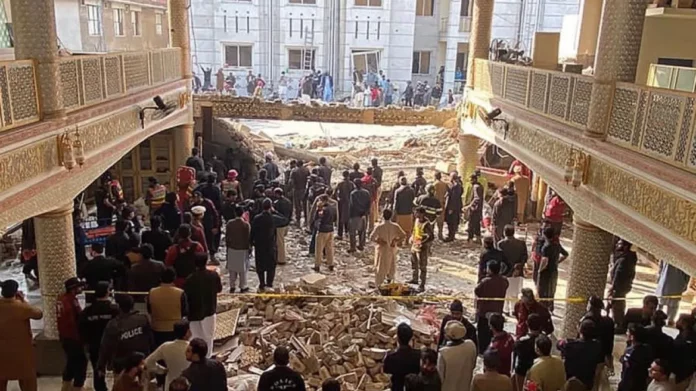 Πακιστάν: Νεκροί τουλάχιστον 33 πιστοί από την «επίθεση αυτοκτονίας» σε τζαμί – (VIDEO)