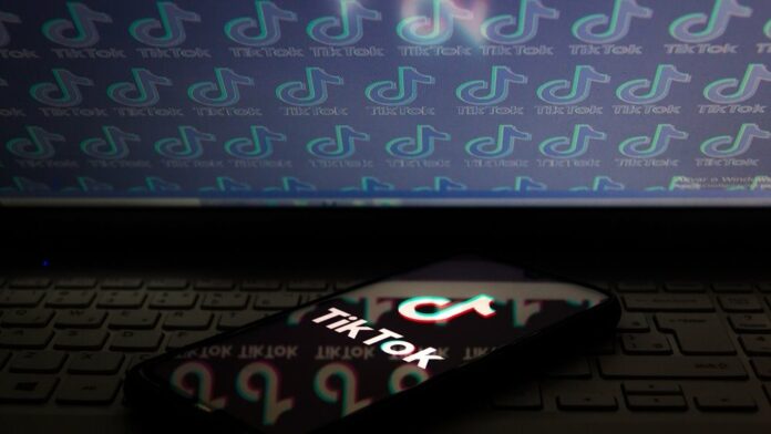 Το TikTok μπλόκαρε 1.700 λογαριασμούς για φιλορωσική προπαγάνδα