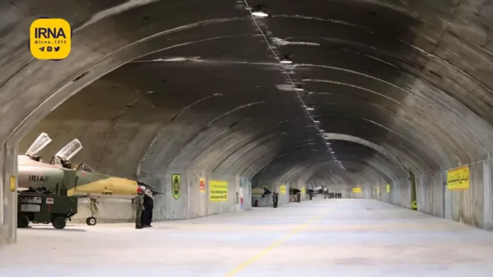 Υπόγεια βάση μαχητικών αεροσκαφών παρουσίασε το Ιράν
