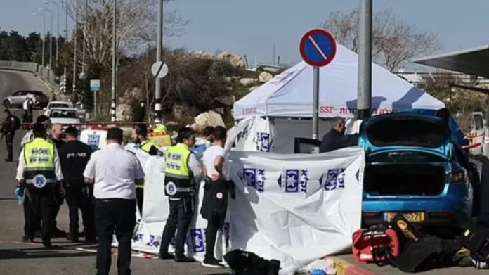 Αναβρασμός ξανά στην Ιερουσαλήμ: Οδηγός έπεσε πάνω σε στάση λεωφορείου – Δύο νεκροί, ανάμεσά τους ένα 6χρονο αγοράκι