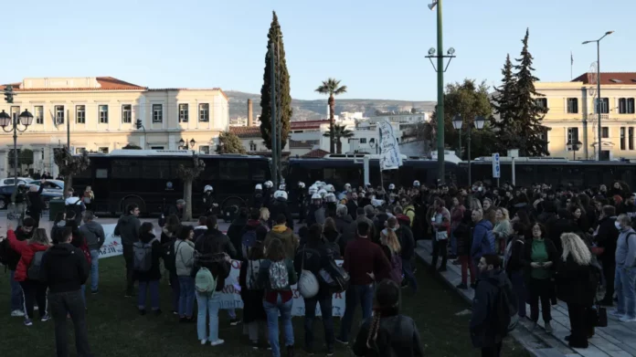 Δεν κάνουν πίσω και συνεχίζουν τις κινητοποιήσεις οι καλλιτέχνες