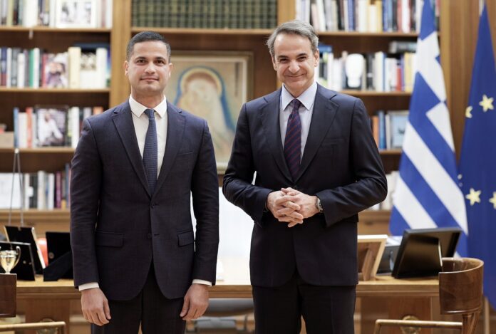 ΠΑΣΟΚ για Σπύρο Καρανικόλα: Από τη Λούκα Κατσέλη στον Κυριάκο Μητσοτάκη ένα τατουάζ δρόμος