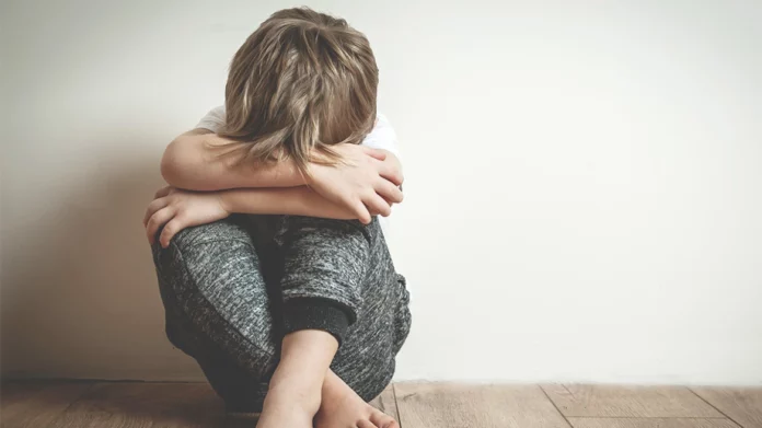 Κρήτη: Έπιασε από τον λαιμό τον 6χρονο γιο του