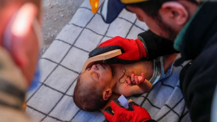 Σεισμός στην Τουρκία: Μωράκι 20 ημερών σώθηκε μετά από 60 ώρες – Κρατούσε μία τούφα από τα μαλλιά της μητέρας του