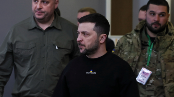 Ζελένσκι: Δεν προειδοποιήθηκε από τις ΗΠΑ για τη διαρροή αμερικανικών διαβαθμισμένων εγγράφων