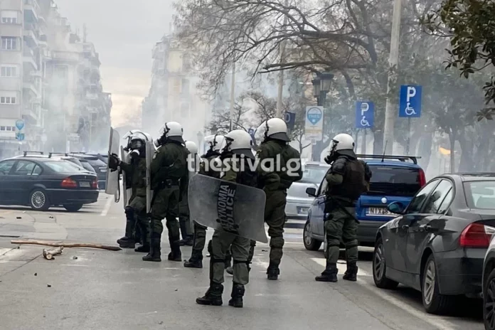 Θεσσαλονίκη: Επέμβαση της Αστυνομίας και επεισόδια στην πρώην κατάληψη Mundo Nuevo (video)