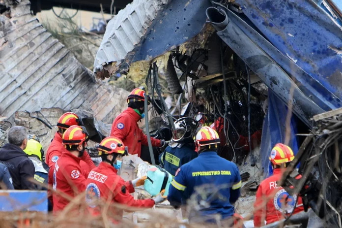 Δυστύχημα στα Τέμπη: Παραμένουν αταυτοποίητοι 2 νεκροί – Σταθερά σε σοβαρή κατάσταση 7 επιβάτες