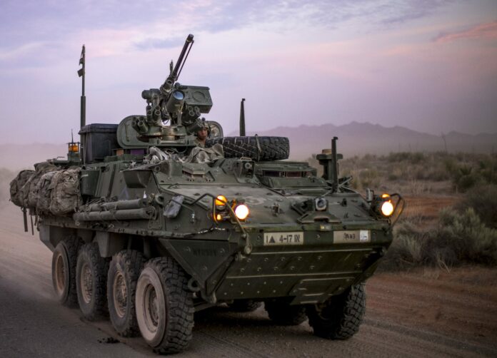 Αμερικανικά οχήματα Stryker του ουκρανικού Στρατού προωθούνται στο Ντονμπάς (VIDEO)