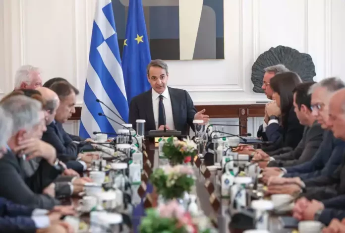Δημοσκοπικά… καμπανάκια για την κυβέρνηση: Πώς διαμορφώνεται το πολιτικό σκηνικό μετά την τραγωδία στα Τέμπη