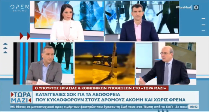 Κ.Χατζηδάκης: «Πήγε για μαλλί και βγήκε…» – Περίμενε ερωτήσεις για τον μισθό και τον ρώτησαν για τα σάπια λεωφορεία
