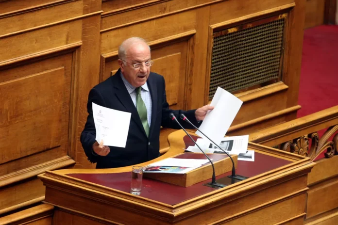 Νάσος Αθανασίου: «Όταν ένας πατέρας και μια μάνα χάνει το παιδί του, με μία λέξη μπορείς να το χαρακτηρίσεις: Μητσοτάκης»