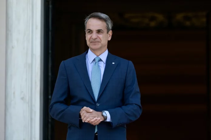 Μαύρα σύννεφα από τις μυστικές δημοσκοπήσεις στο Μαξίμου – Γιατί αλλάζει στρατηγική ο Μητσοτάκης