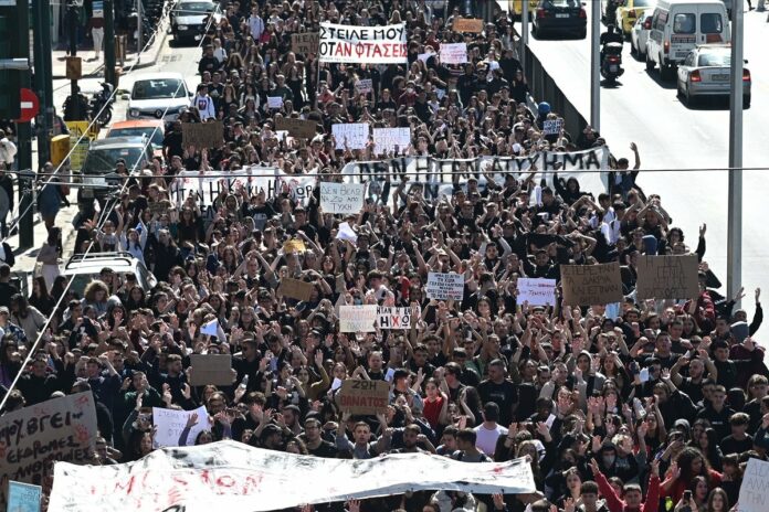 Πάνω από 2,5 εκατομμύρια συμμετείχαν στις κινητοποιήσεις για το έγκλημα στα Τέμπη