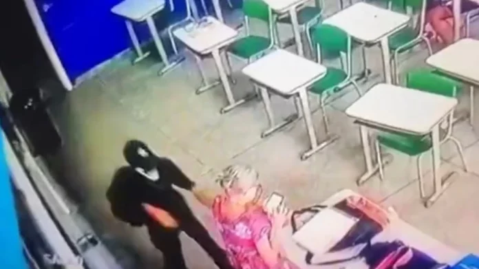 Βραζιλία: Η στιγμή που 13χρονος μαχαιρώνει θανάσιμα καθηγήτρια γιατί σταμάτησε καβγά με συμμαθητή του