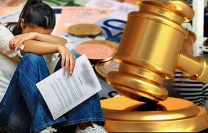 Ένας στους δύο Έλληνες χρωστά στην Εφορία!