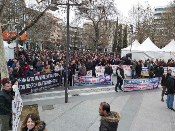 Τέμπη: Μεγάλο συλλαλητήριο στην Λάρισα – «Στέρεψαν τα δάκρυα και έγιναν οργή»