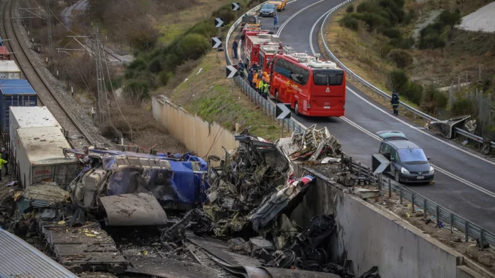 Σύγκρουση τρένων στη Λάρισα: «Μας φέρνουν συνέχεια παιδιά, είναι τρομακτικό» – Συγκλονίζει ο διευθυντής ορθοπεδικής