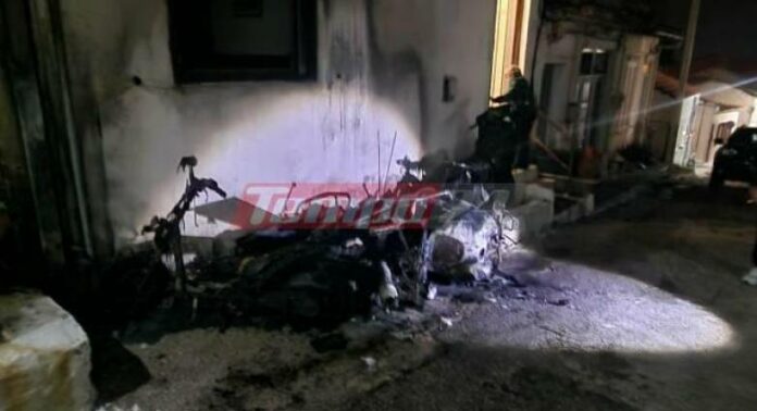 Πάτρα: Πυρπόλησαν δίκυκλα αστυνομικού την ώρα της Ανάστασης (φώτο)