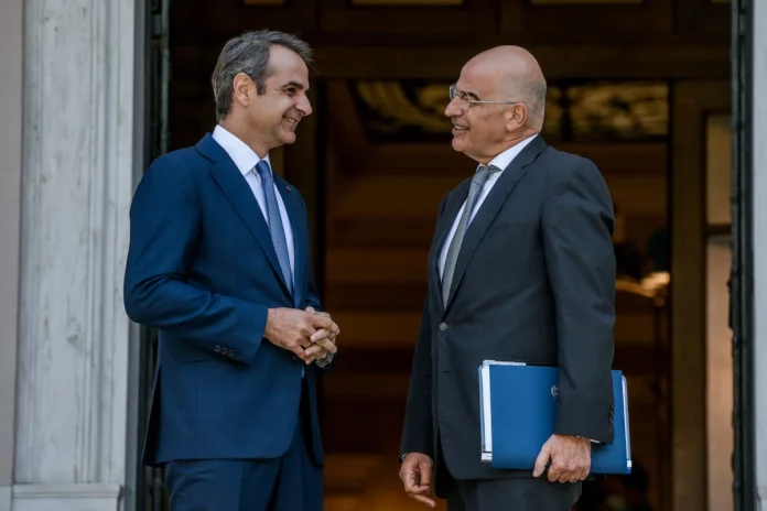 Την Προεδρία της Βουλής προτείνει στον Δένδια ο Μητσοτάκης, αν κερδίσει