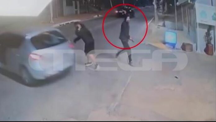 Βίντεο-ντοκουμέντο από την ανταλλαγή πυροβολισμών στα Λιόσια – Άγνωστοι επιχείρησαν να εμβολίσουν περιπολικό