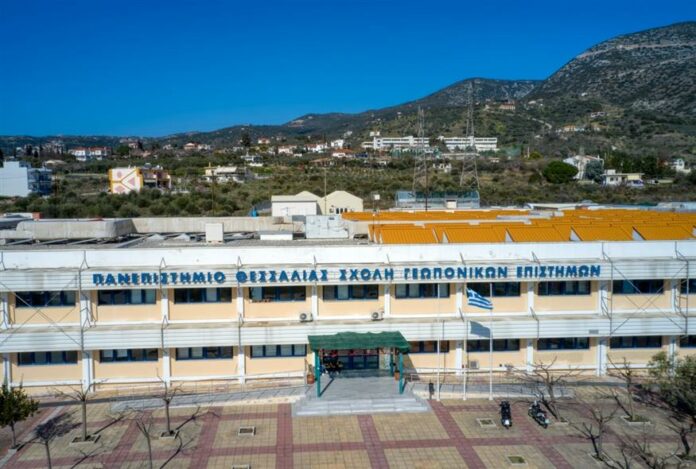 Πανεπιστήμιο Θεσσαλίας: Έδωσαν ληγμένα και μουχλιασμένα τρόφιμα στους φοιτητές – Η εταιρεία έσβησε την ημερομηνία λήξης