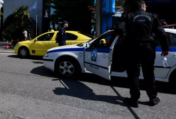 Στη θέα των αστυνομικών πέταξε τα ναρκωτικά από το παράθυρο του ΙΧ