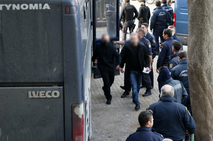 Η ώρα των απολογιών για τους 12 κατηγορούμενους στη δίκη για τη δολοφονία του Άλκη Καμπανού